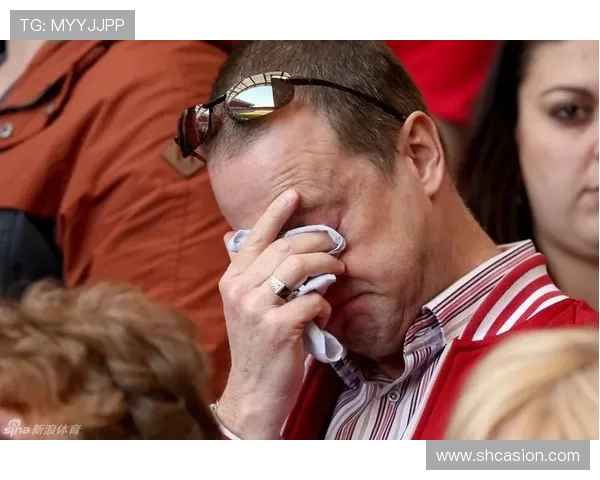 悼念塞萨洛尼基七球迷途中遇难